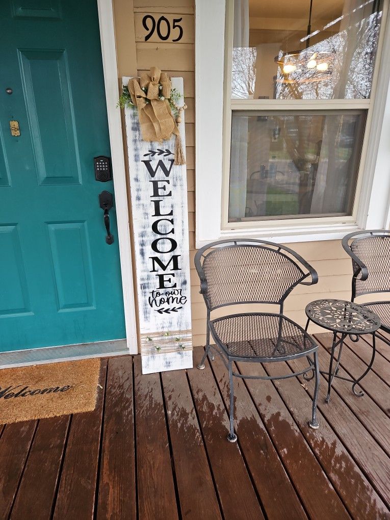 Farmhouse Leaning Welcome Sign