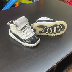 Jordan 11s   5T