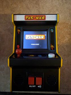 Pac-Man Arcade Classics 09674 Bandai Namco Full Color Screen New Basic Fun 2024