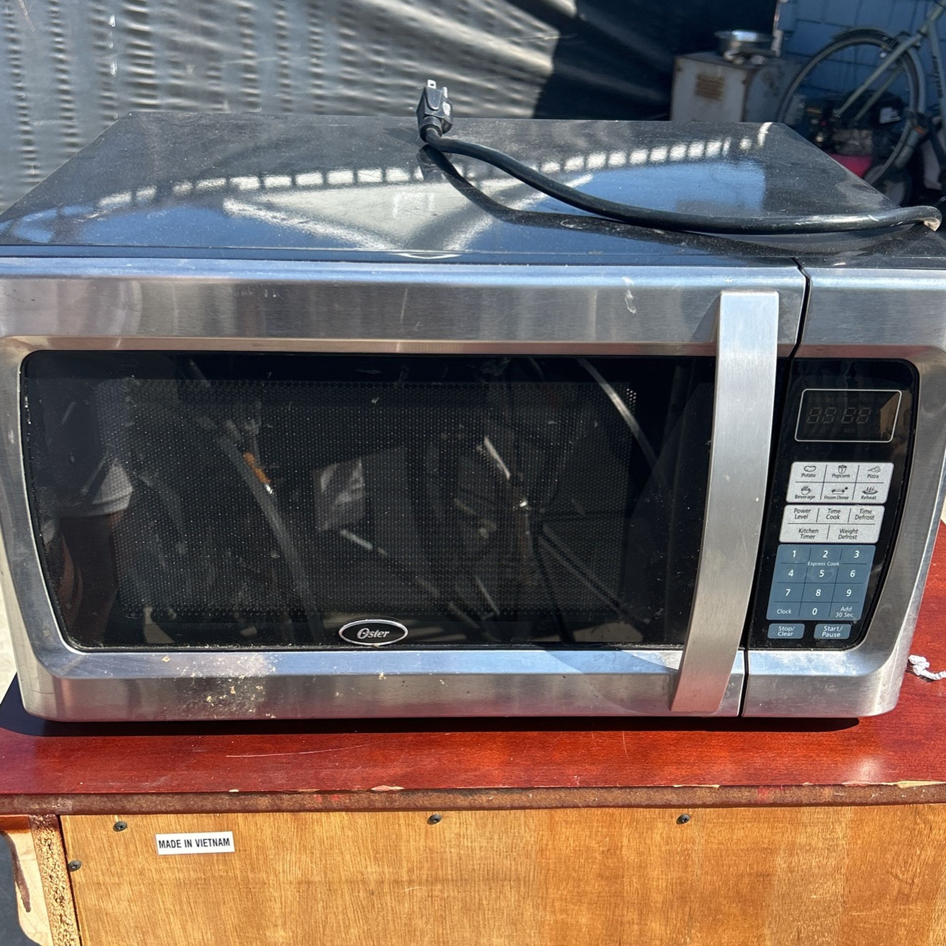 Oster Microwave 1100w