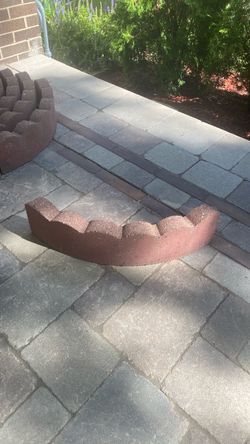 Scalloped curved landscaping edges