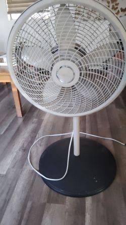 Lasko ocilating fan,3 speed