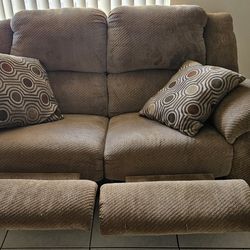 Reclining loveseat/sofa reclinable 