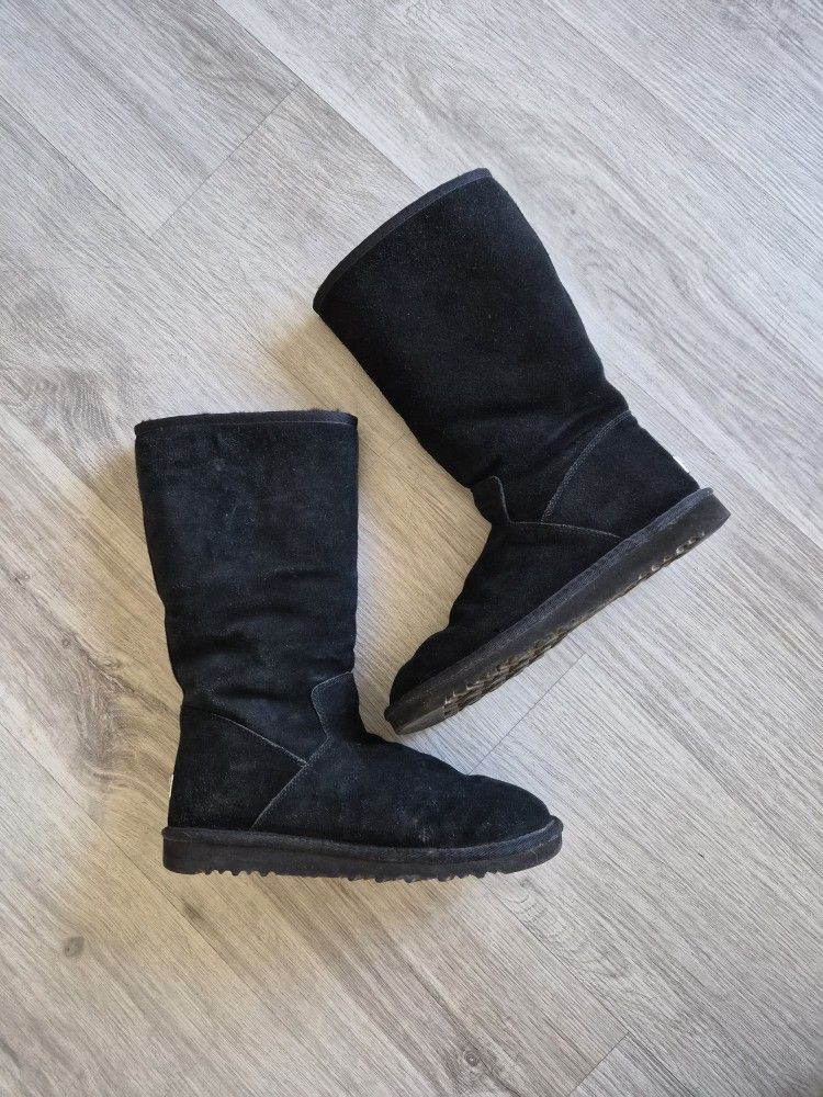 UGG Classic Tall Suede Zip Up Boots in Black