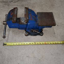 6" vintage heavy duty bench vise with swivel base,