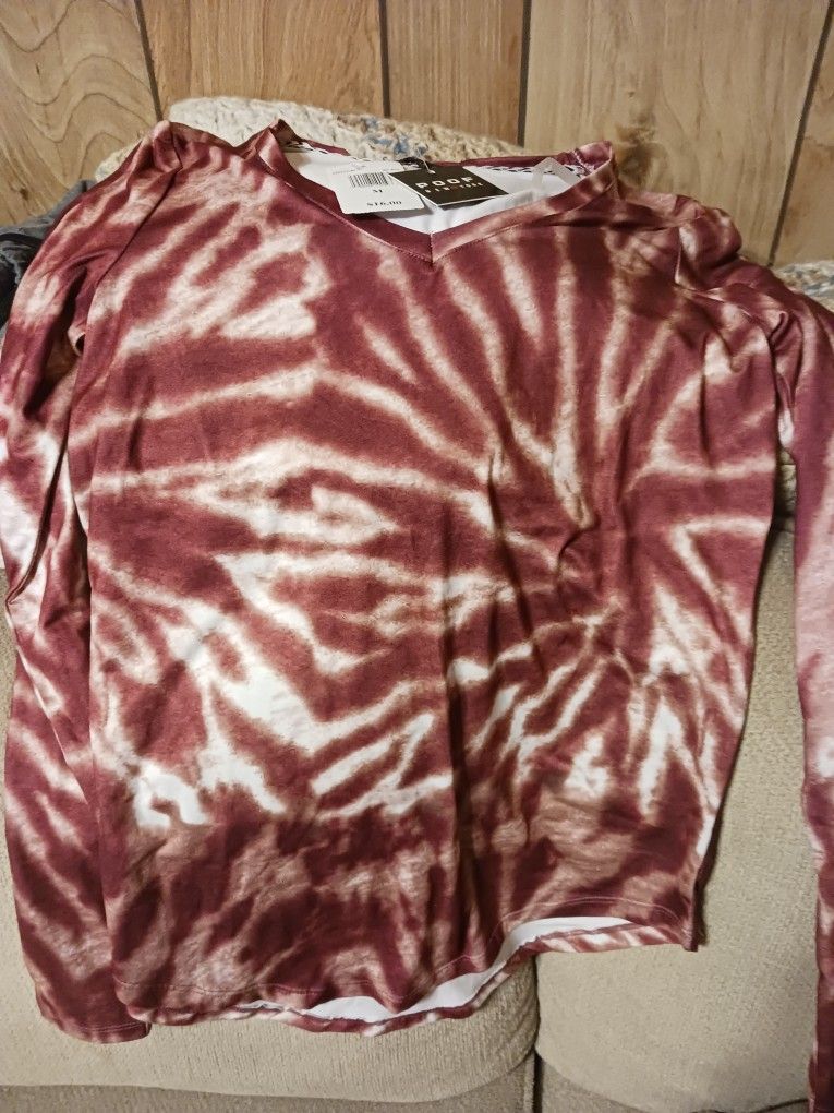 Women's Shirt Size Medium