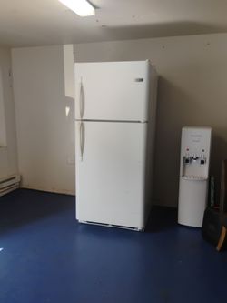 White Top-Freezer Refrigerator