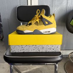 Jordan 4 Retro Lightning (2021) Size 11