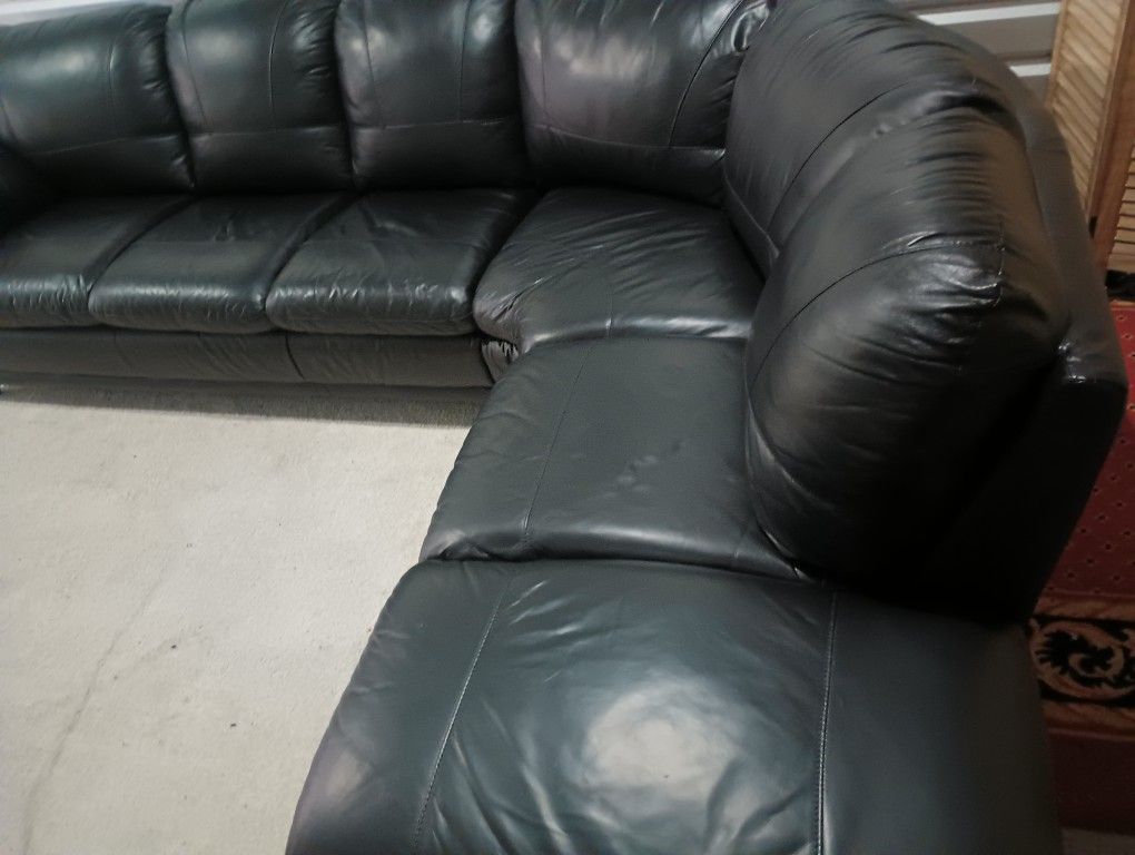 SECTIONAL GENUINE LEATHER BLACK COLOR.. DELIVERY SERVICE AVAILABLE 💥🚚💥