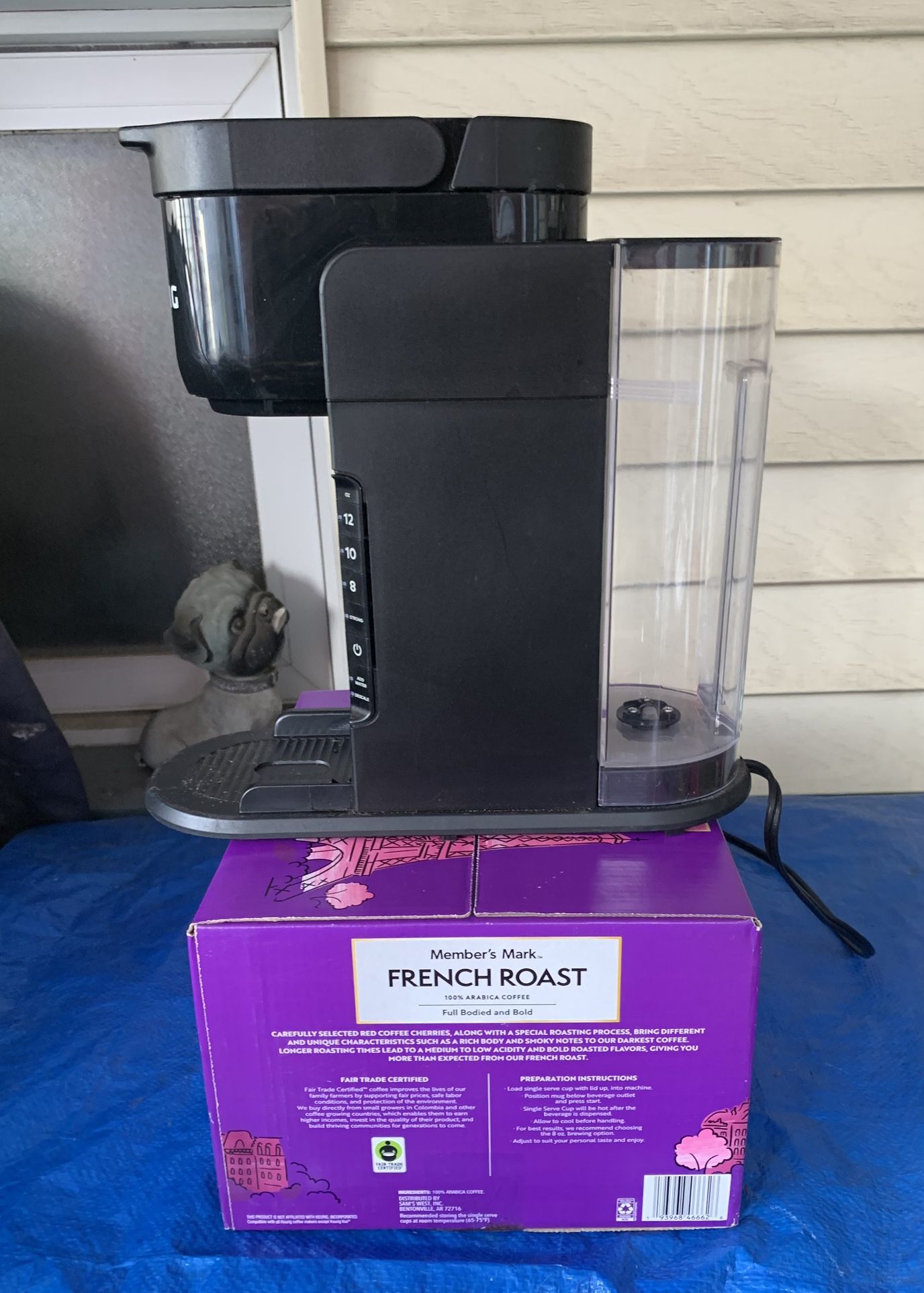 keurig single serve preown coffee maker and New box of Member's Mark Dark Roast Coffee Pods, 99 ct French, : 100% Arabica Coffee best used by Nov 9 20