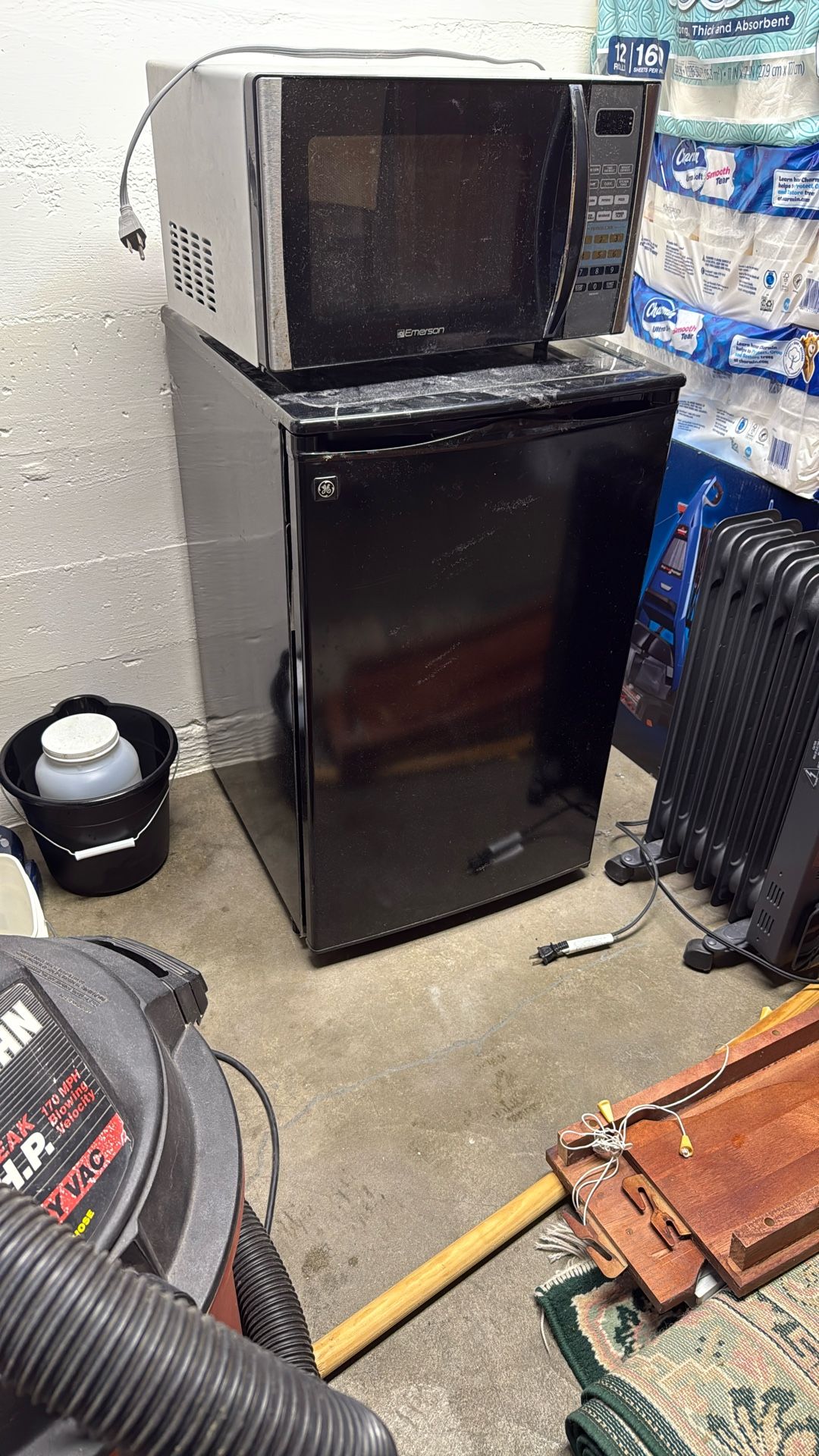 Mini fridge 