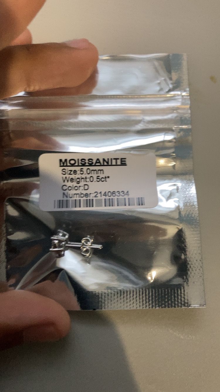 BRAND NEW GRA Diamond Moissanite Stud Earrings 0.5 carat + Authenticity papers