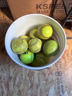 Slowpitch softballs