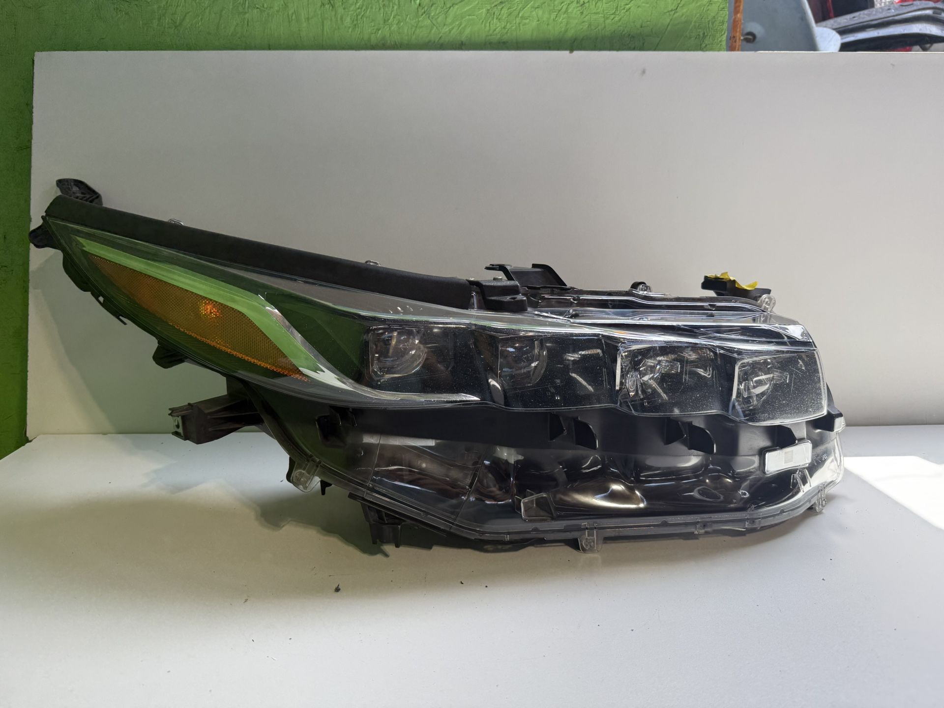 2017 2018 2019 2020 2021 2022 TOYOTA PRIUS PRIME RIGHT SIDE HEADLIGHT LED OEM