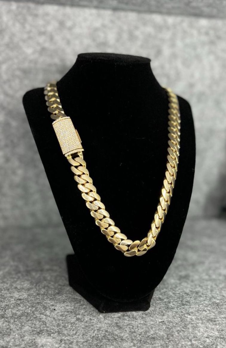 14K GOLD CHAIN WITH DIAMONDS