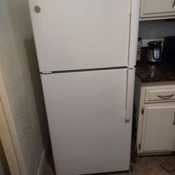 GE Refrigerator $50 like new