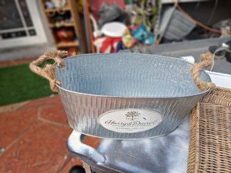 Harry & David Galvanized Metal Tub with Rope Handles