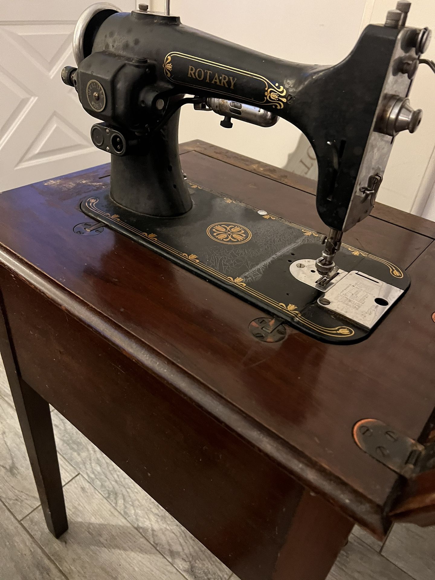 White” Rotary” Antique Sewing Machine In Cab