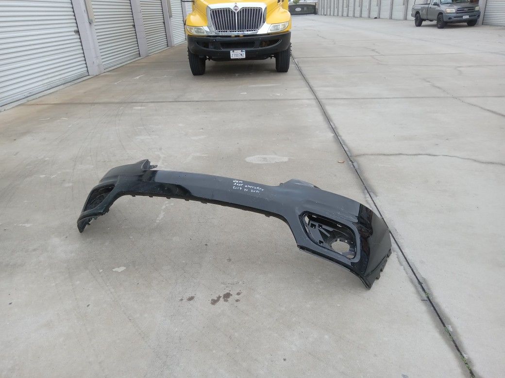 17 To 21 Front Bumper Jeep Cherokee ( Oem)