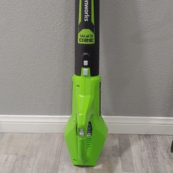 Greenworks
 24V Brushless Leaf Blower (110mph / 450cfm) w/ 4.0Ah Battery & Charger