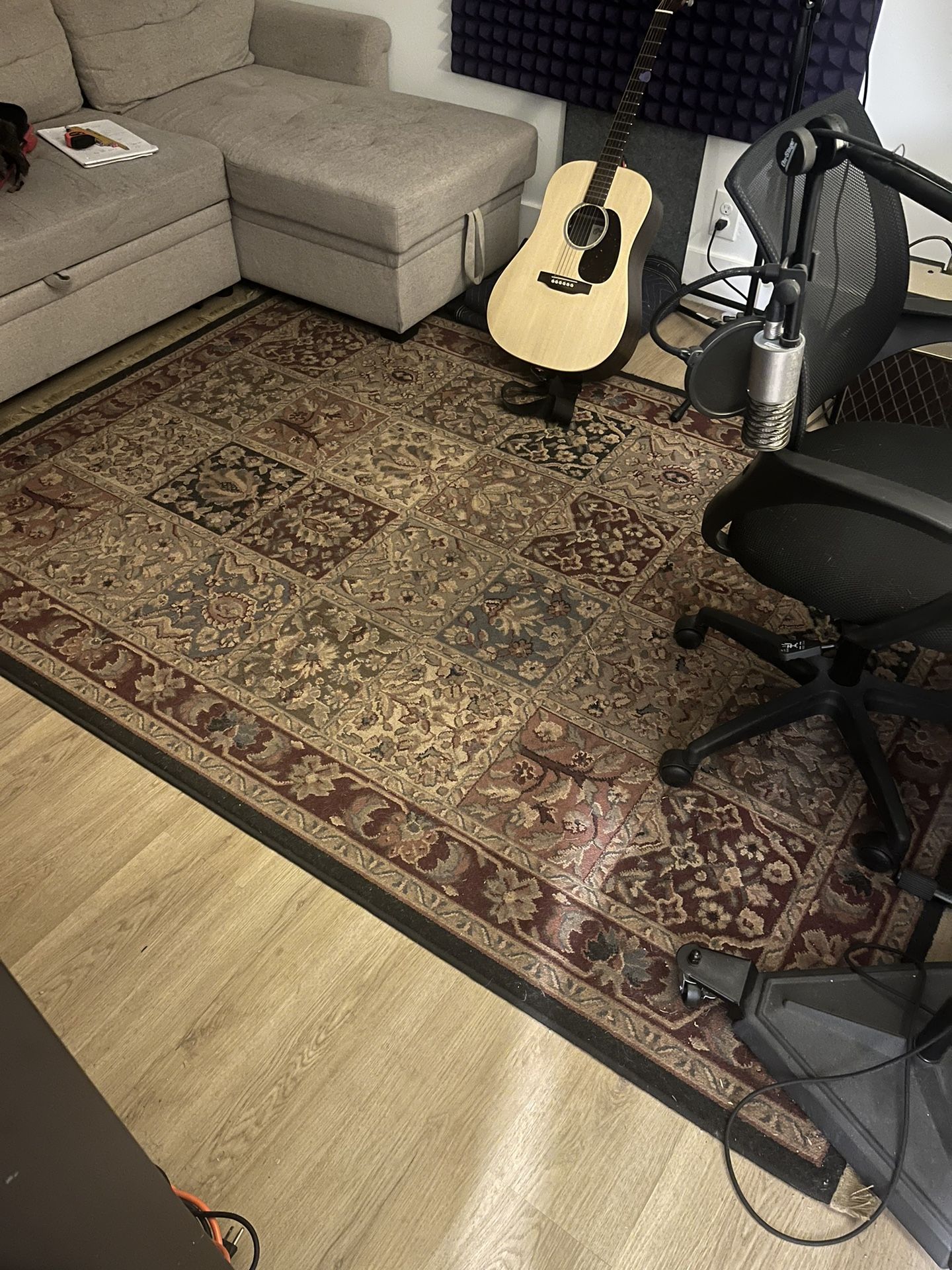 Area Rug 7’8 x 5’6
