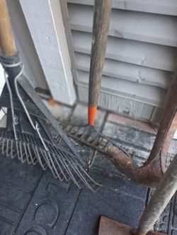 Lot 5 Garden Tools
