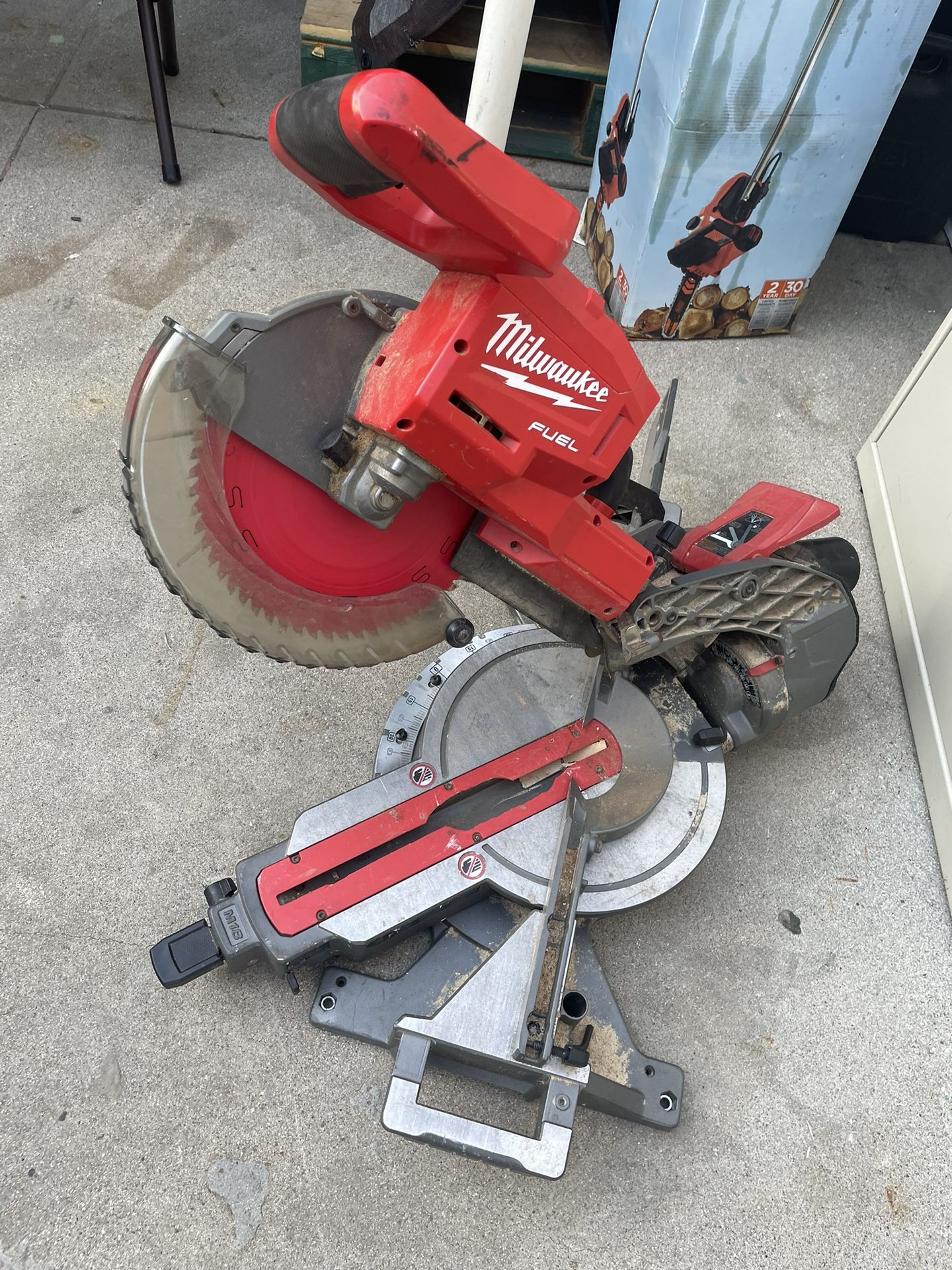 Milwaukee M18 FUEL 18V Lithium-Ion Brushless Cordless 10 in. Dual Bevel Sliding Compound Miter Saw (Tool-Only)