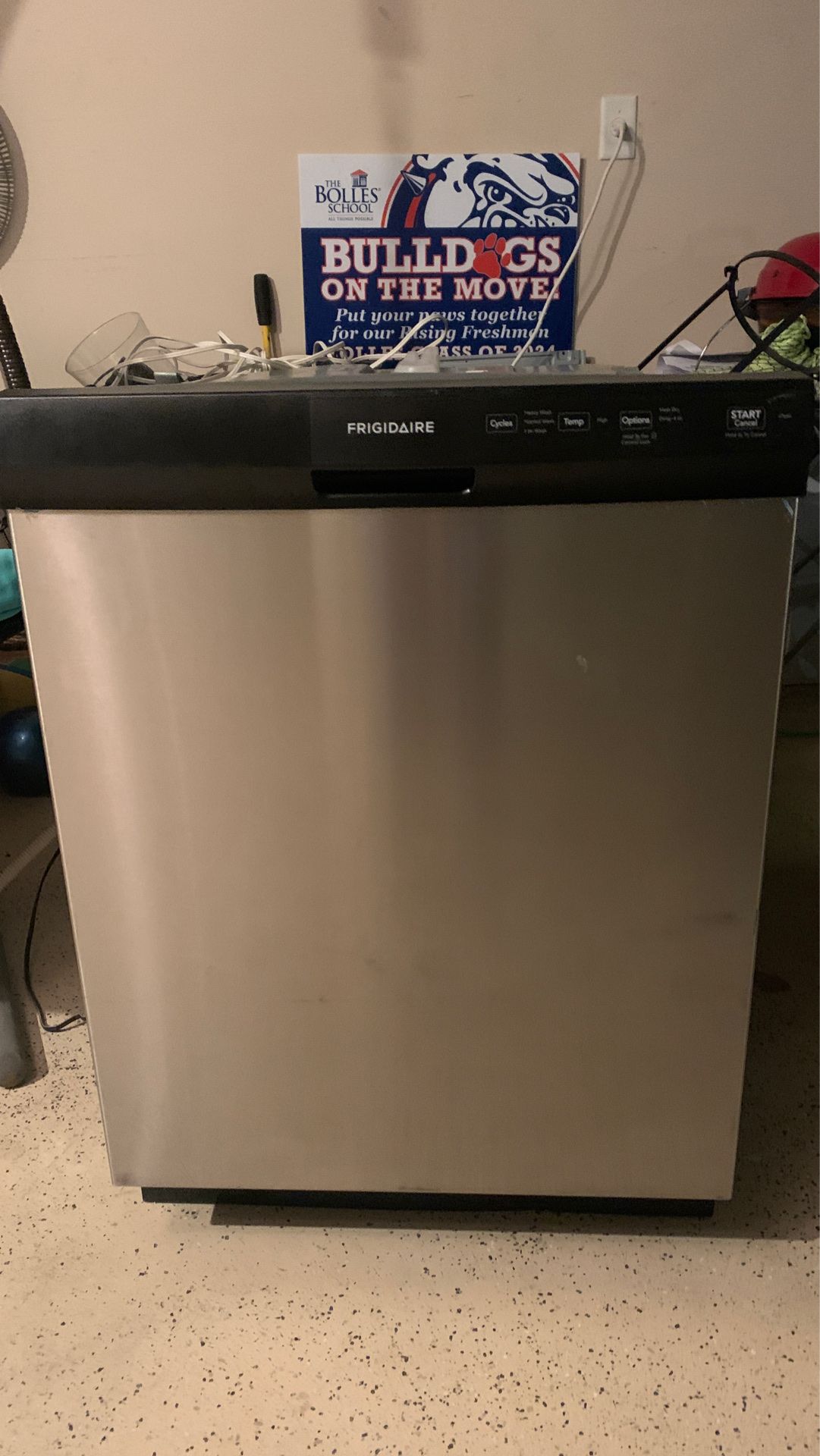 Frigidaire Dishwasher extremely good condition like new took out from my new home