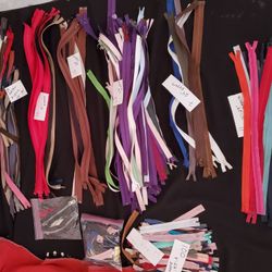 956 Zippers, 927 Nylon/29 Metal 6 1/2" - 31" Assorted Colors Non-separating NEW!