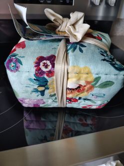 New and package never opened pioneer woman king size sham set