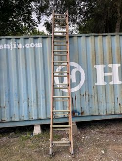 24 ft Werner Fiberglass Extension Ladder