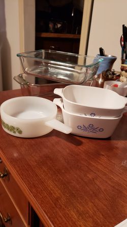 5 pieces loaf pans vintage and pyrex