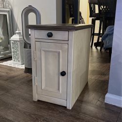 Coffee table excellent condition 