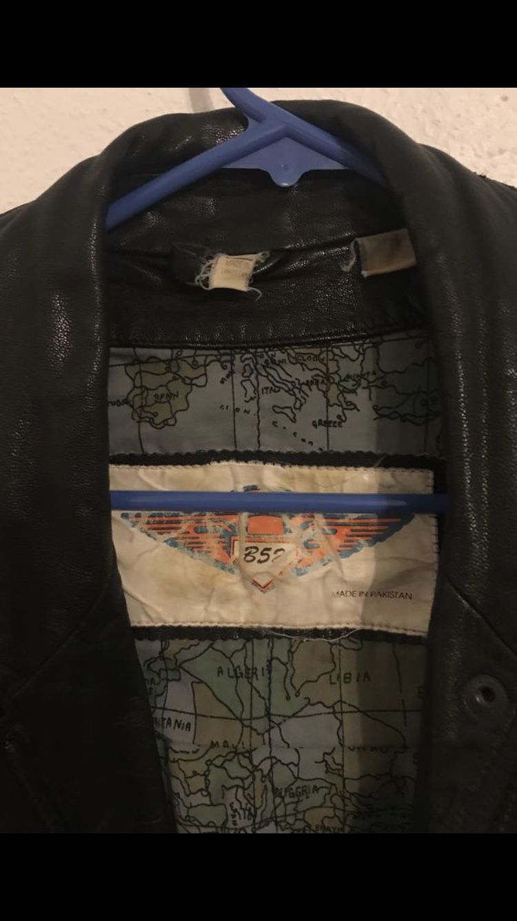 Vintage men’s leather jacket size large
