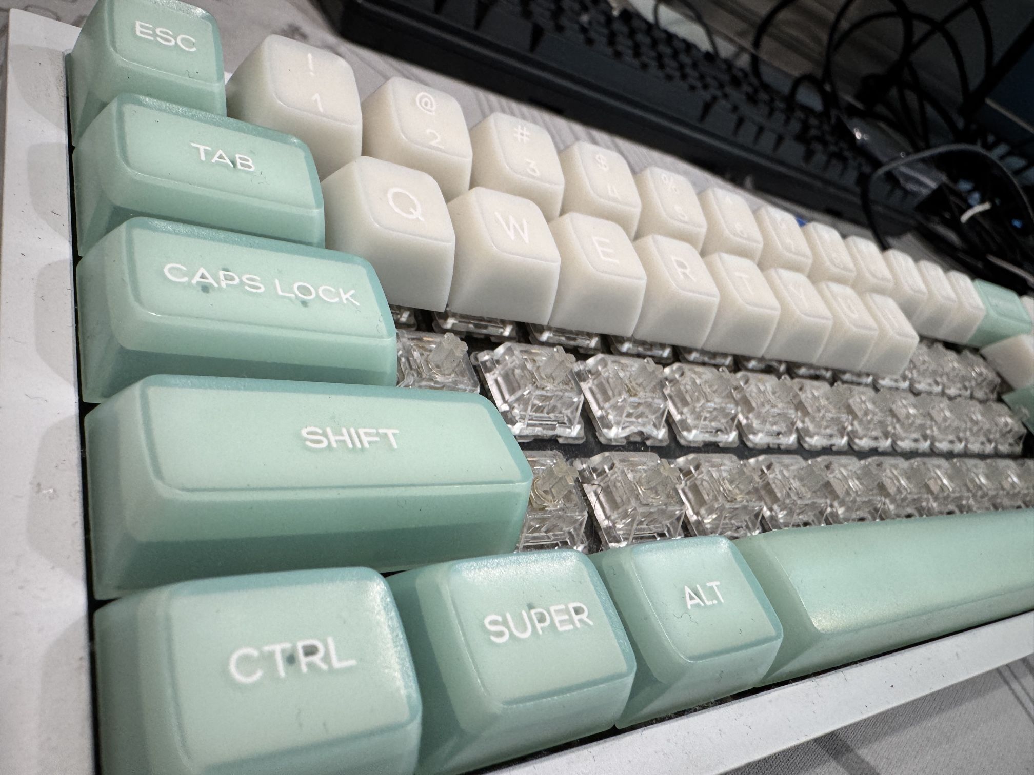 Novel keys NK65 W/ EG Acqua kings & Keycaps