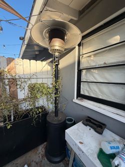 Heating lamp with propane tank