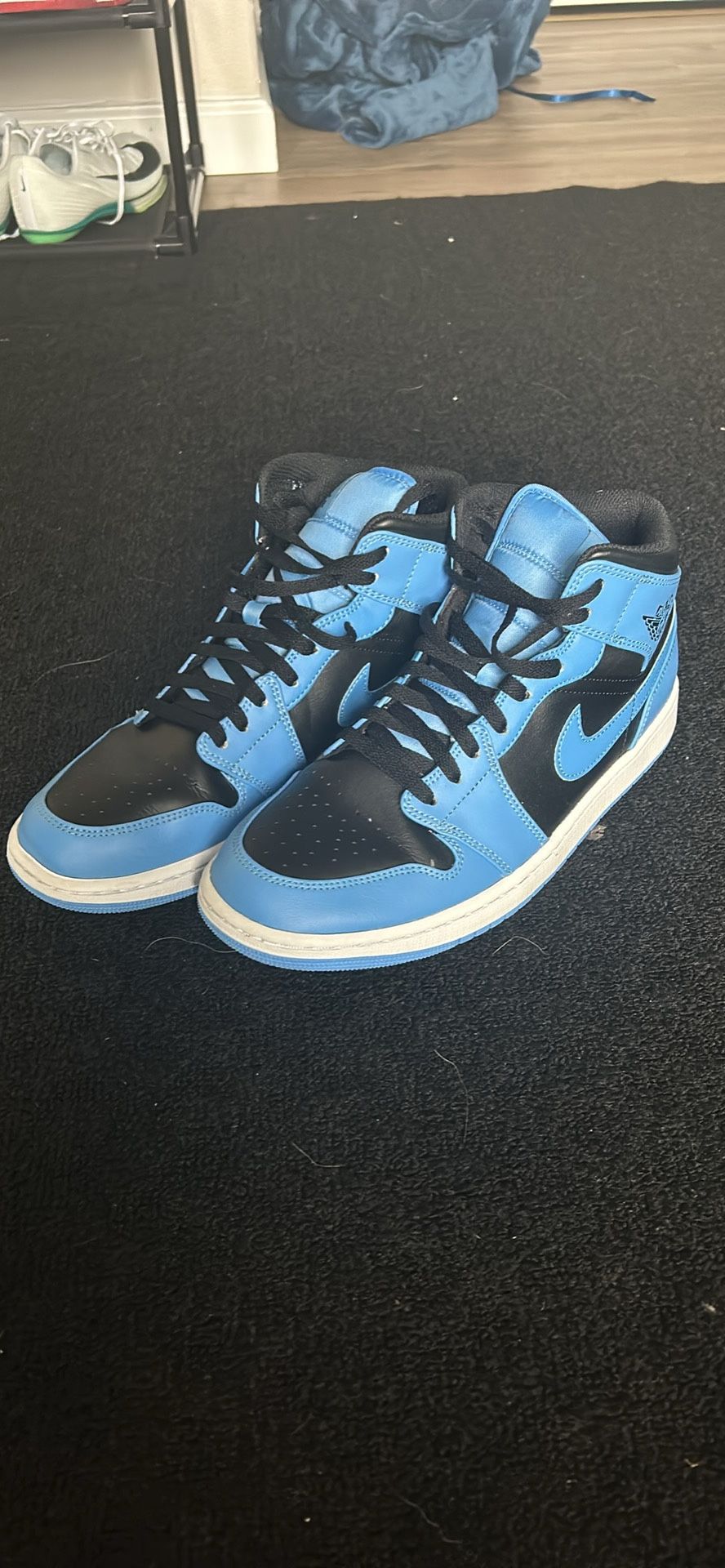 Jordan 1 Mid