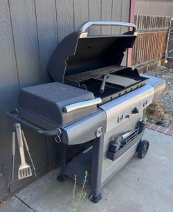 Charbroil Advantage Series Grill