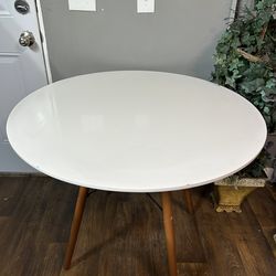 Modern Round Table