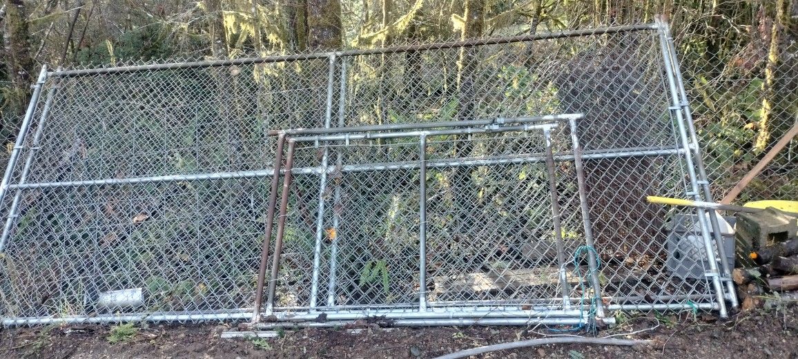 Fencing Panels (13.5 Foot X 6 foot) W/ Chainlink Gate