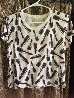 F21 lipstick Tshirt
