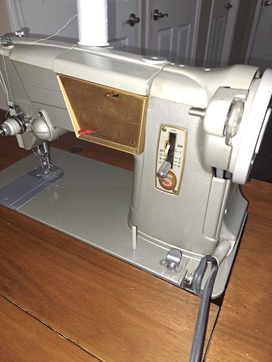 Singer Sewing Machine Style O Matic 328