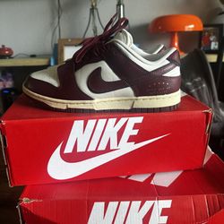 Burgundy low women dunks