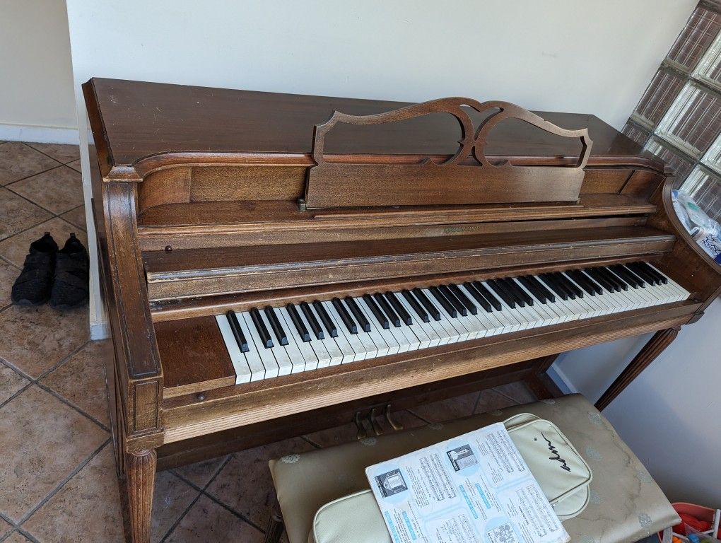 Hobart M Cable Piano