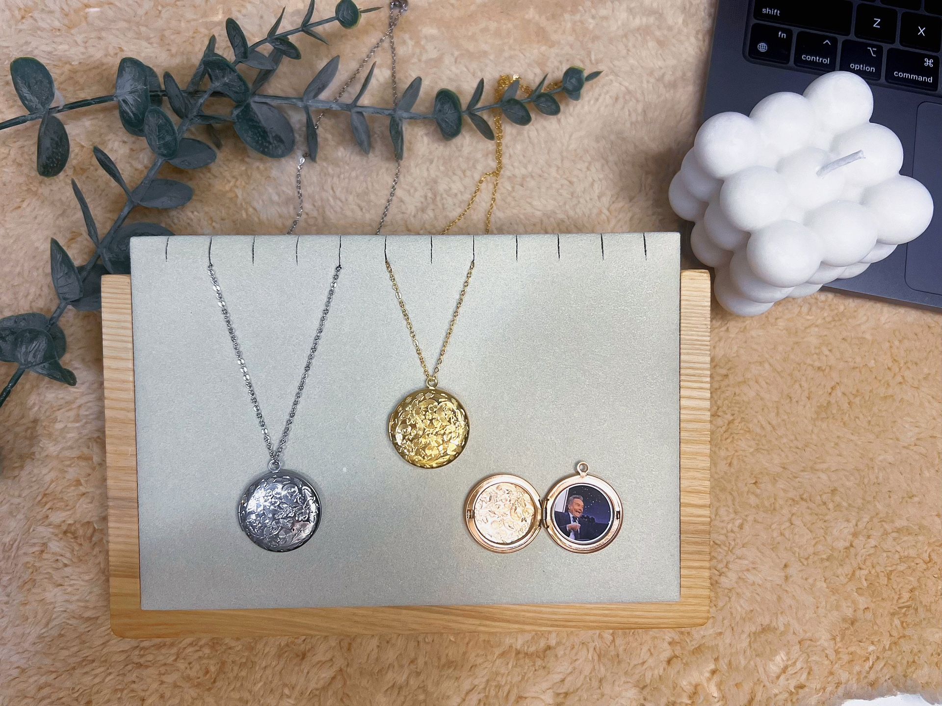 Round Pattern Locket Necklace