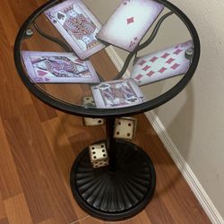 End Table In Excellent Condition 