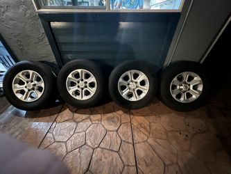 Toyota 4runner 17” Stock Wheels 5% Tire Thread