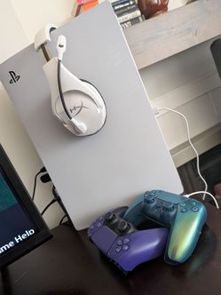 PS5 (Disc Reader Vers) w/ 2 Controllers & Headset