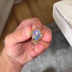 Opal gold ring