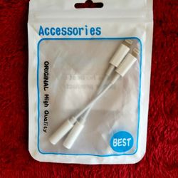NWOT APPLE HEADPHONES JACK ADAPTER 2 PACK 